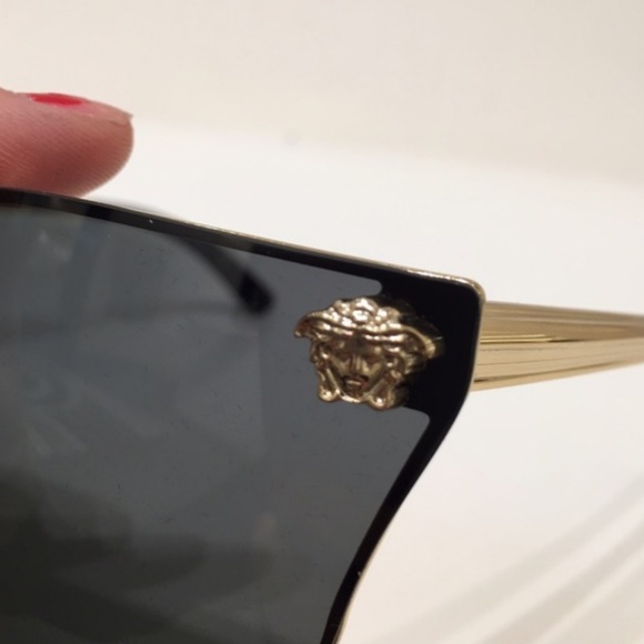 Authentic Versace JJ sunglasses Black & Gold - Picture 3 of 5